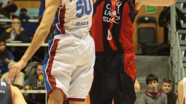 Blusens endosa a Caja Laboral la tercera derrota consecutiva (84-70)