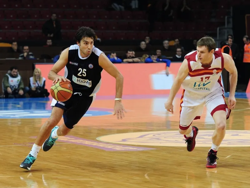 Así fue del debut de Vujacic; Dogus vence a Fenerbahce. Llega el exNBA Warrick