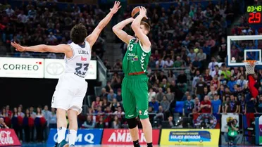Un triple final de Bertans supera al Real Madrid y Baskonia consigue el factor cancha