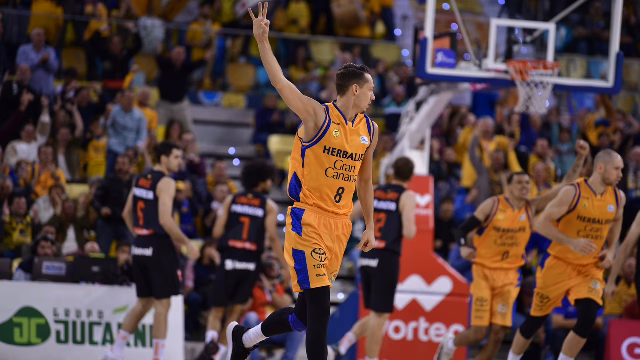 Gran Canaria se aferra a su defensa y a los triples para vapulear al Valencia (111-92)