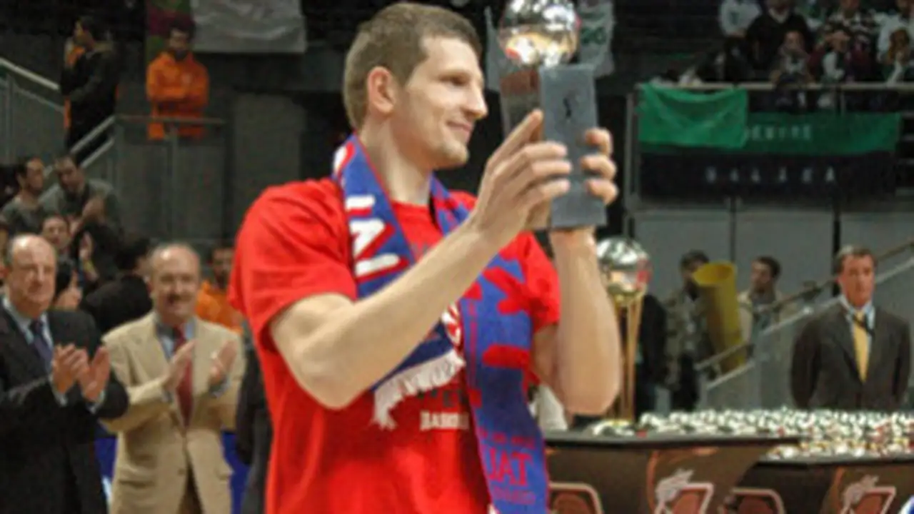 El MVP de la Copa Mirza Teletovic seguirá cinco temporadas más en Baskonia