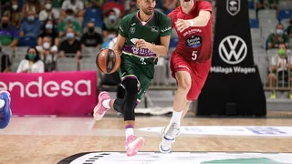 Jaime Fernández pone a prueba el modelo de Monbus Obradoiro