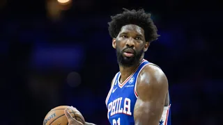 Resumen NBA: Embiid domina a Celtics, Suns se clasifica y habrá Cavs vs Knicks en PO