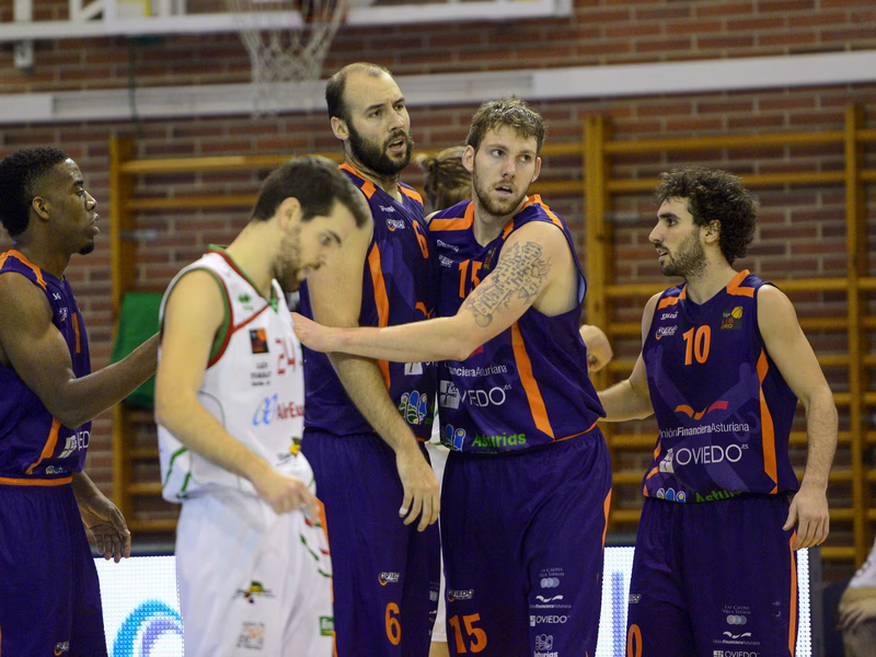 Palencia organizará la Copa. Melilla aprovecha el tropiezo de Palma en Pumarín