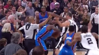 Thunder asalta El Álamo con polémica final; Cavs, 1-0 sin apuros