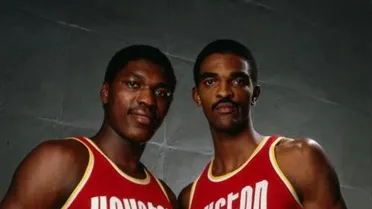 Olajuwon augura unos Rockets “mortales”; Magic elogia a Jordan y Shaq se hace de los Kings