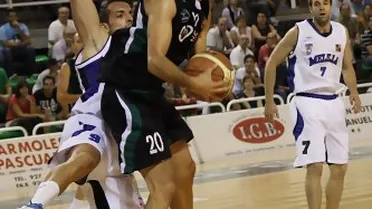 Asier Zengotitabengoa es el primer fichaje de Leyma Básquet Coruña que tiene cerca a Marcos Suka-Umu