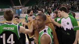 Cáceres da caza al líder Castelló en vísperas del duelo directo