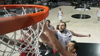 Lega (J9): el ex estudiantil Viktor Sanikidze arrasa en Bologna; Montepaschi deja tocado al Cantù, que busca refuerzos; Scalabrine, Wafer, Gallinari y Moore retornan a USA, pero Jeff Adrien espera