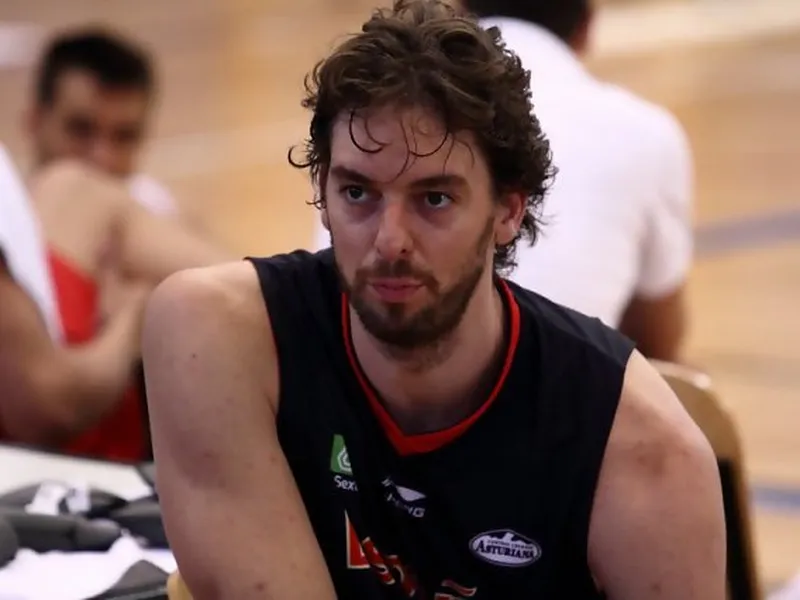 Pau se opera: un tratamiento regenerativo para sus rodillas, ¿llegará al Eurobasket?