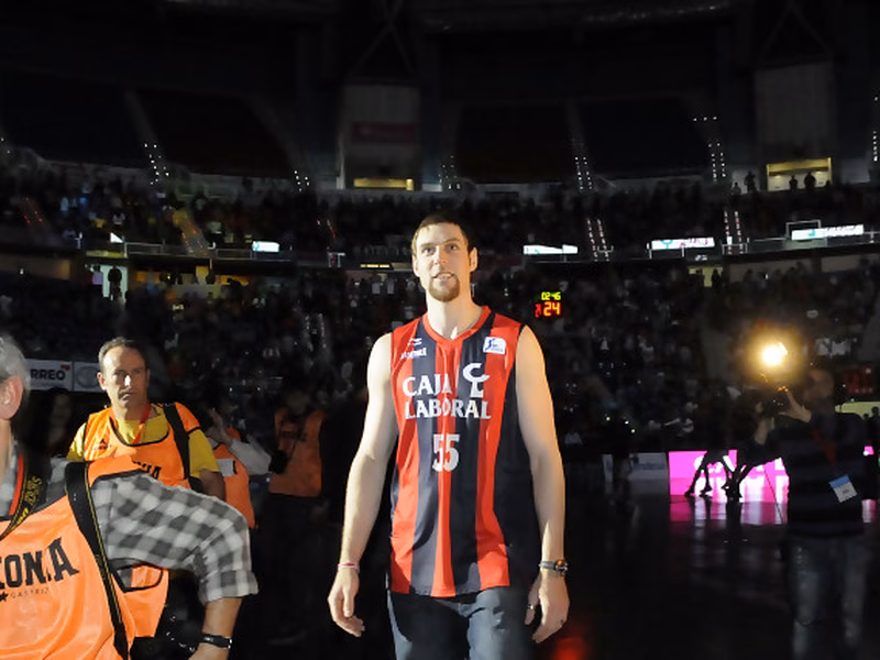 Caja Laboral sigue firme  venciendo a un Asefa Estudiantes que dio buena imagen en Vitoria (89-74)