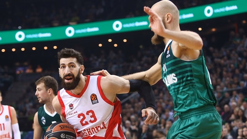El Baskonia se reengancha a la Euroliga a costa del Zalgiris (77-97)