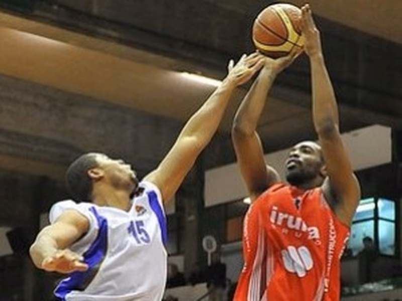 Palencia Baloncesto confirma la renovación de Geoffrey McDermott
