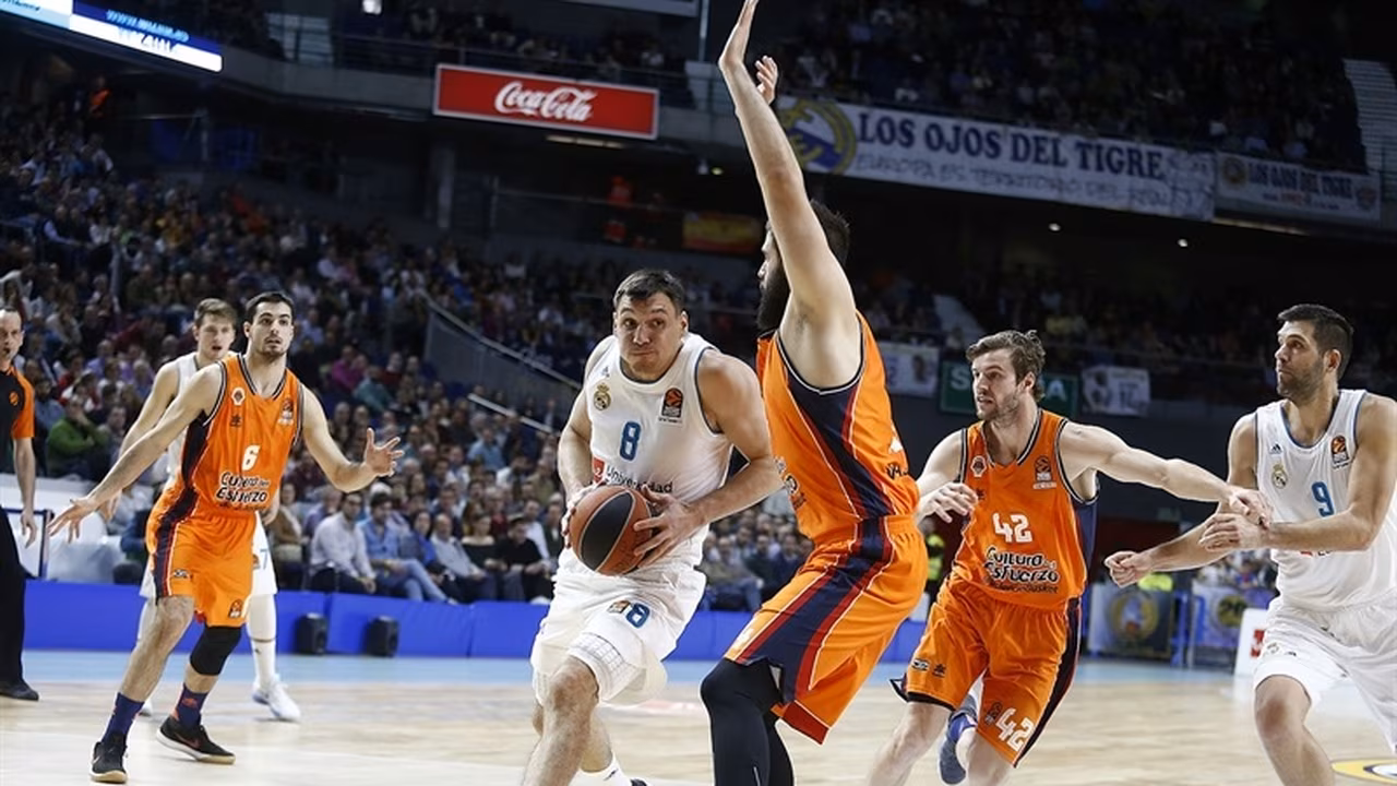 Real Madrid tira de orgullo ante Valencia Basket en un partido con poco baloncesto (91-72)