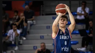 Abandona la cantera del Real Madrid y firma con Partizan Belgrado