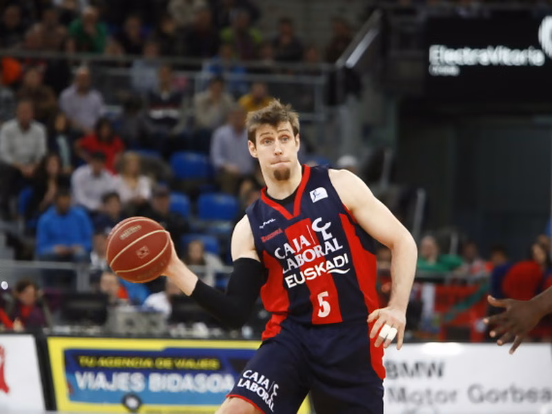 Nocioni rescata al Caja Laboral, en un duelo de dos equipos aletargados (79-75)