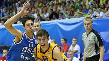 Sviatoslav Mykhailiuk deja tirado a los grandes de Europa por los Jayhawks