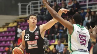 Sergio de la Fuente seguirá en Pucela. Dezelski, apuesta de ISB. Orellano a Zornotza