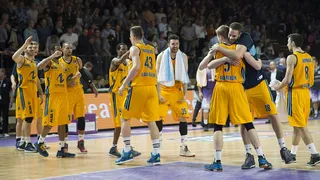 Giffey, victoria a golpe de Triple. Bryant, dominador de la zona. Kennedy, MVP