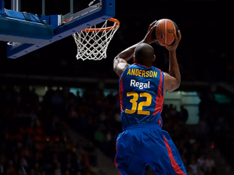 El talento y la cabeza fría del Regal Barça acaban con el corazón, la última bala del Baskonia (61-71)