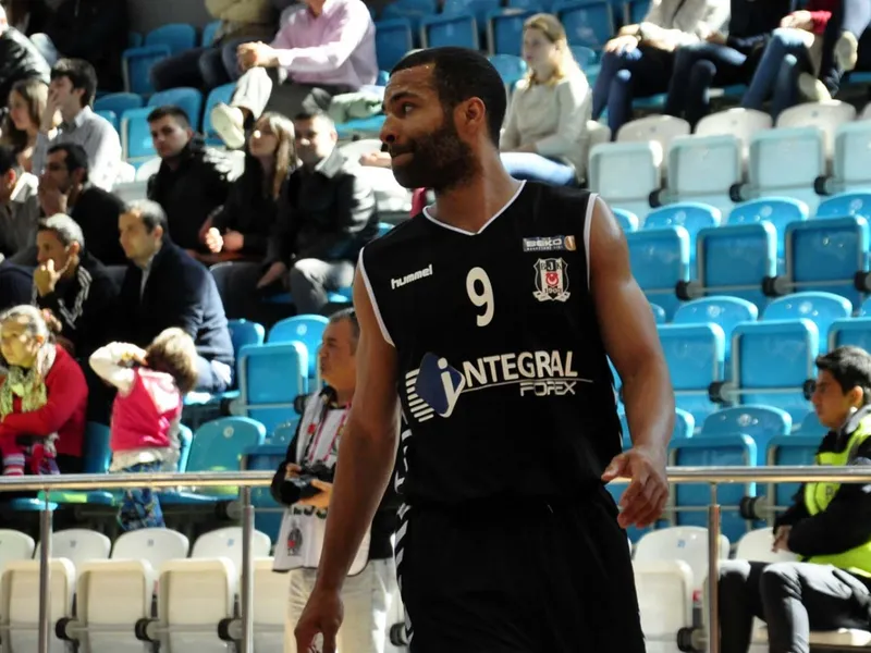 TBL: Fenerbahce y Galatasaray, a tope. Renace Lofton. Dogus toma ejemplo de Bayern