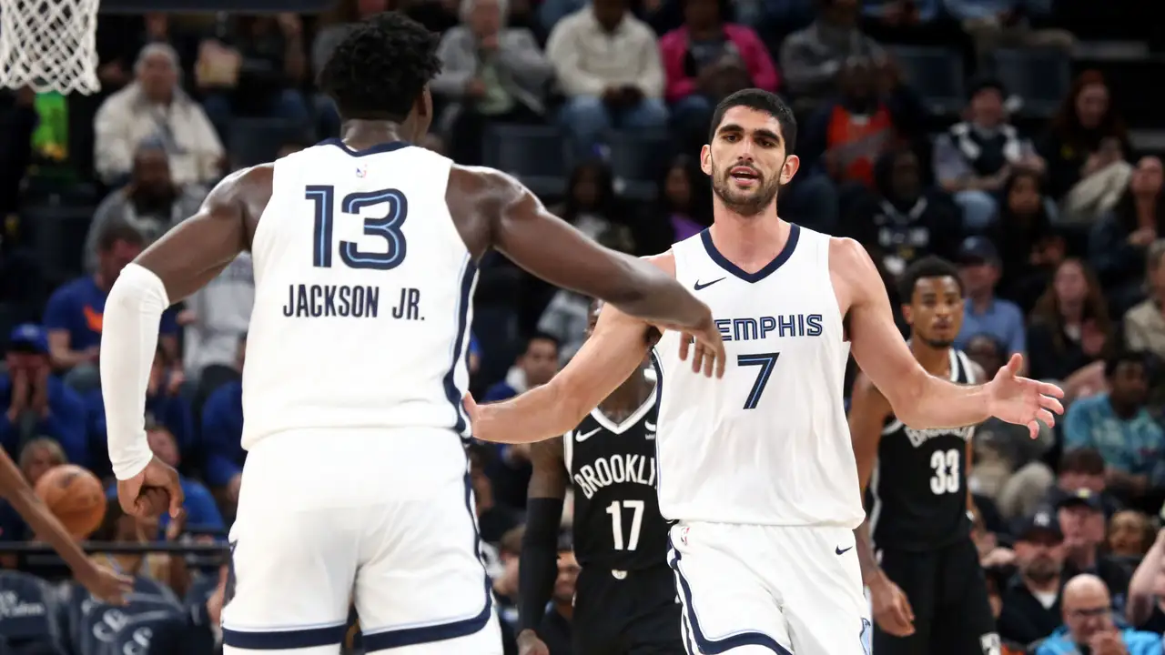 El español que la está rompiendo en la NBA