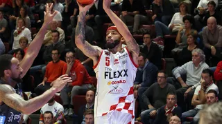 Locura en Italia: Terran Petteway se viste de Curry para acabar con ¡43 puntos!