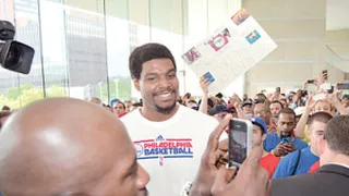 Andrew Bynum-Spencer Hawes, la versión Gasol-Howard de la Conferencia Este