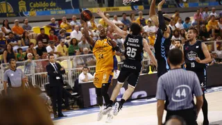Llegó la primera del Herbalife Gran Canaria frente a un flojo Café Candelas Breogán (96 a 72)