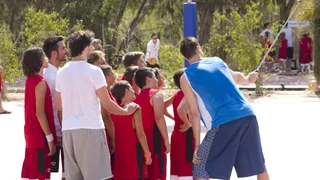Selfies y canastas imposibles en el segundo día del Campus Víctor Claver