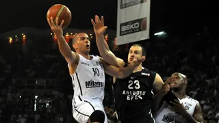 Liga Turca (Final): Anadolu Efes resiste tras las dos victorias a domicilio de Besiktas (1-2). 20 segundos de caos en el tercer choque