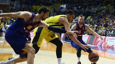 El Barça planta cara pero no es suficiente ante el Fenerbahce (88-82)