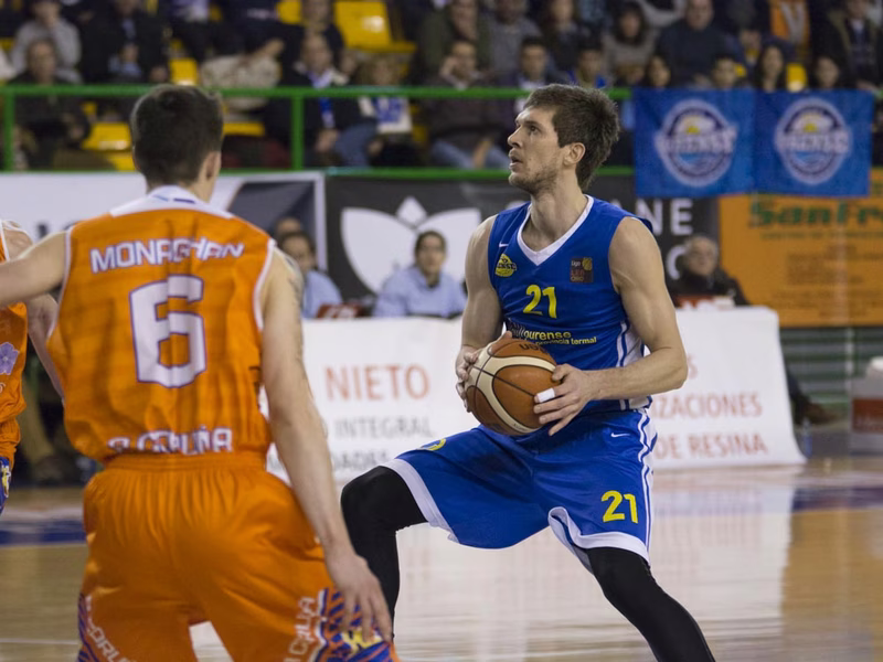 Ourense se lleva el derbi; Palma sigue con su escalada; Barcelona aprieta la zona baja