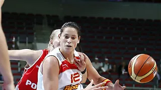 España sufre más de lo debido pero continúa invicta tras vencer a Polonia. Letonia cae contra Eslovaquia