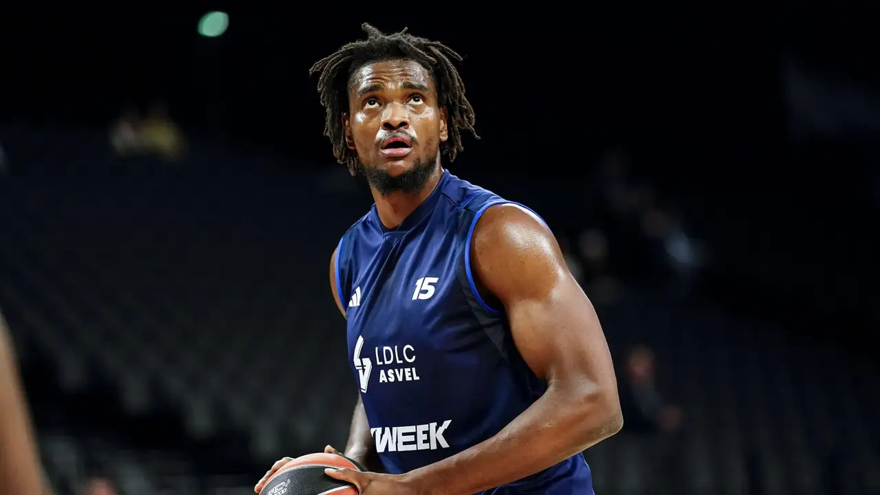 Luca Banchi y Virtus Bolonia miran al mercado, pero este pívot rechaza fichar por ellos