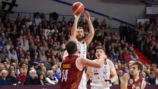 LEGA SERIE A: Virtus Bologna lider, Sassari segundo y Milán gana a Reyer Venezia