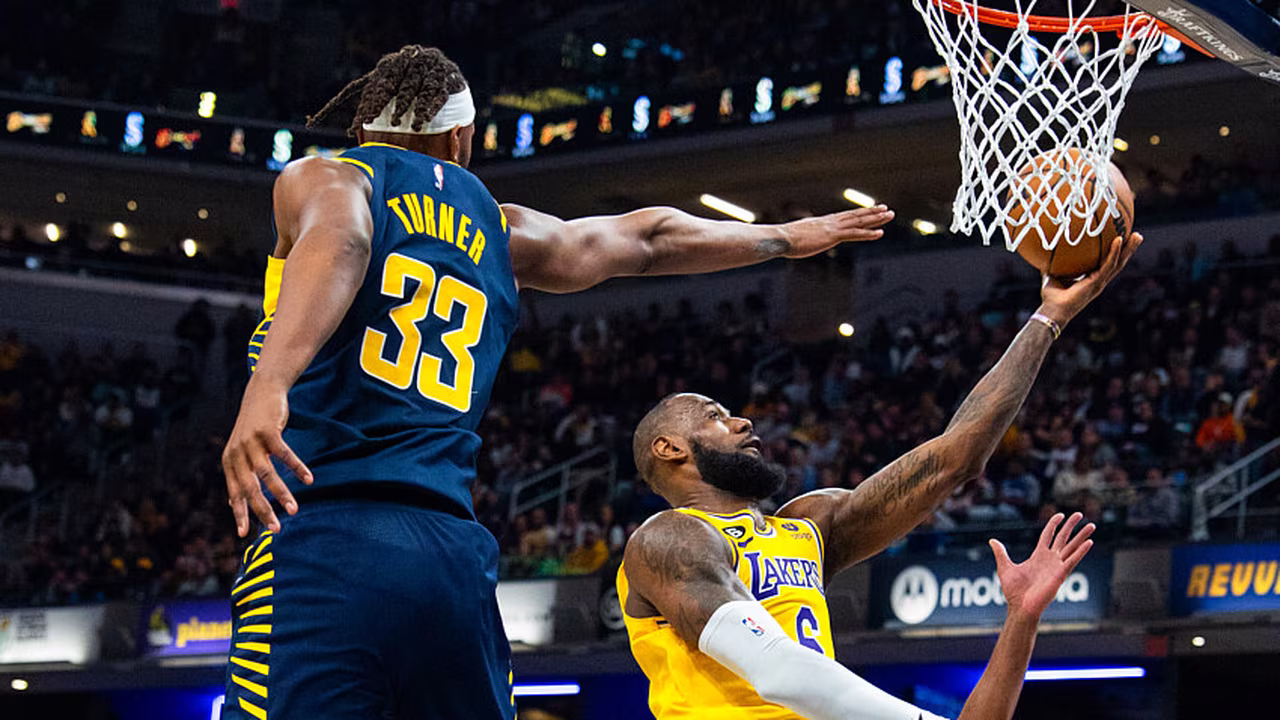 Lakers apostará todo a un pivot titular experto en tapones