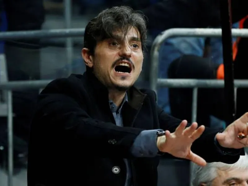 El dueño de Panathinaikos reacciona a sus supuestas ofertas por Tavares y Hezonja
