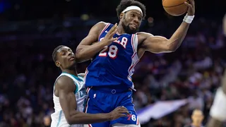 Nick Nurse hace caso a los aficionados de 76ers y Yabusele lo aprovecha