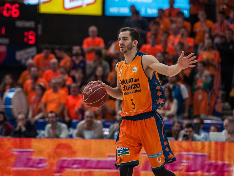 FC Barcelona presenta oferta por Pau Ribas; Iberostar Tenerife, por Davin White