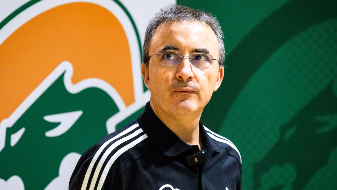 Chechu Mulero intenta proteger al jugador por el que suspiran varios equipos de Euroliga