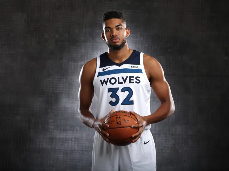 Towns guía a los Wolves; LeBron suma y Marc roza la victoria en otra exhibición