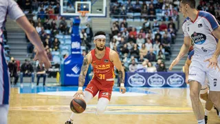 Askia Booker ejecuta a un Monbus Obradoiro muy desacertado (72-83)