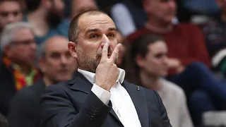 Crisis en la Penya, la última derrota “levanta la alfombra verdinegra”