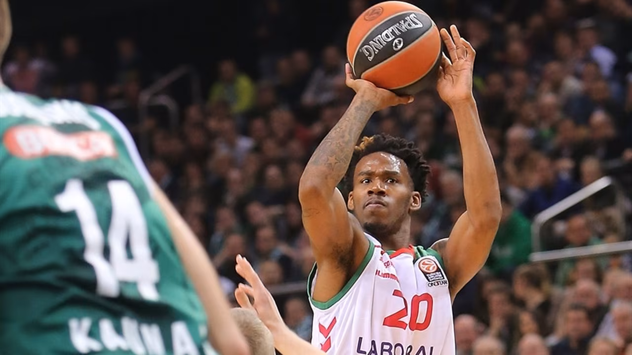 Adams y James llevan al Baskonia a triunfar en Kaunas