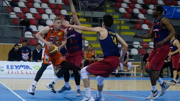 Coruña pone su primera piedra de la nueva temporada, Gediminas Zyle renovado