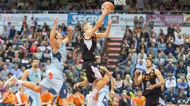 Un brillante Força Lleida acaba con la racha del Breogán y lidera la liga en solitario