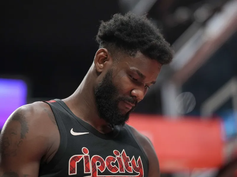 DeAndre Ayton promedia 12 puntos, pero sostiene que es un jugador de contrato máximo