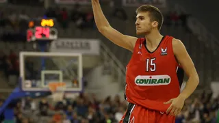 Morón recupera el factor cancha. Bowie lidera a un sólido Granada