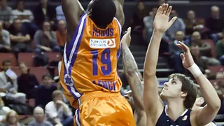 Florent Pietrus se queda en Valencia un año más